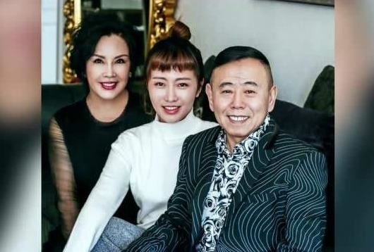 潘长江老婆谁，潘长江老婆个人简历
