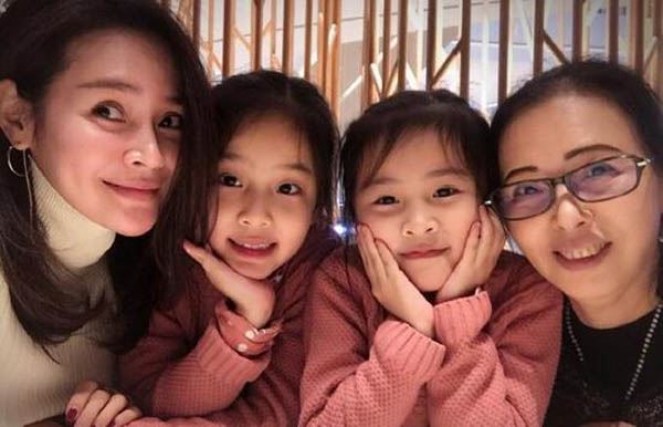 于明加的两个女儿图片曝光,引得众网友齐喊丈母娘