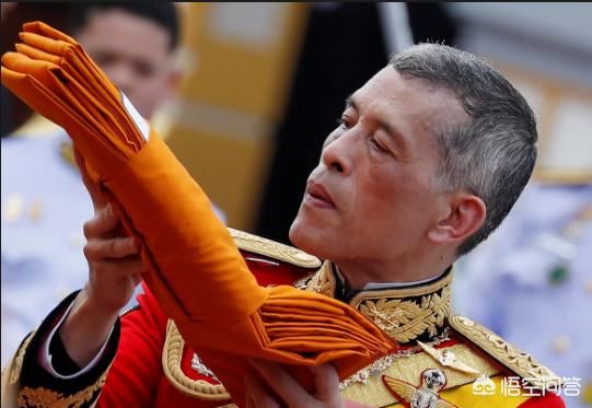 泰国国王的权利有多大？泰国王室有实权吗？