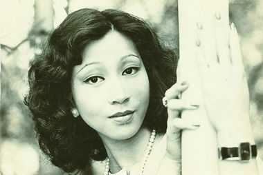 元秋年轻时候的照片，元秋和元华是什么关系？