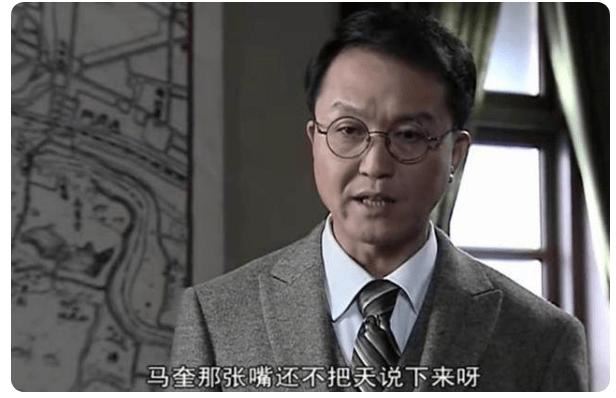 《潜伏》里马奎家里《独照峨眉峰》那张画是谁放进去的？