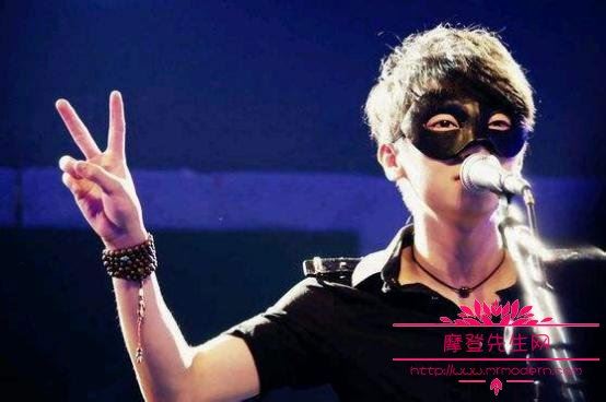 回音哥为什么要戴面具，回音哥的真面目还是很帅的