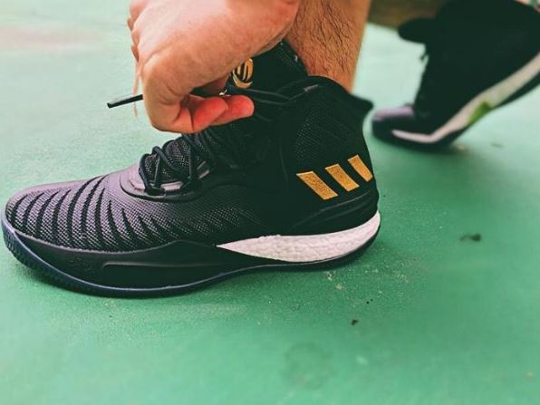 阿迪达斯罗斯8代战靴实战测评 adidas D Rose 8性能测试