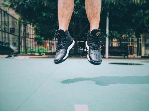 阿迪达斯罗斯8代战靴实战测评 adidas D Rose 8性能测试