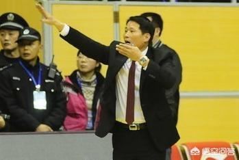 新疆男篮的历届主教练都是谁，各有什么特长？