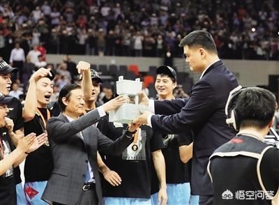 新疆男篮的历届主教练都是谁，各有什么特长？