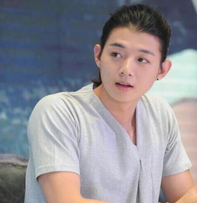 霍尊爸爸火风和霍尊妈妈为什么离婚,霍尊爸爸出轨了吗