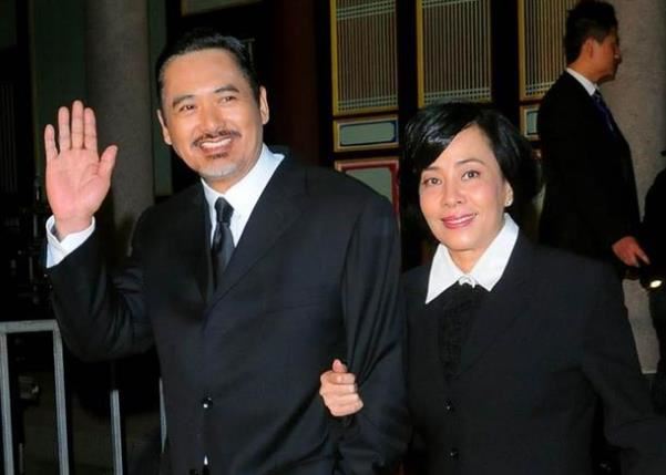 周润发与妻子的相处模式：无论对错先给老婆道歉