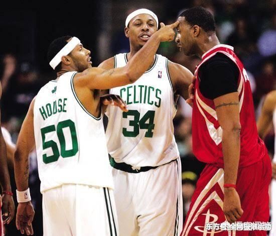 这位敢用手指顶麦迪脑门的球员是谁?