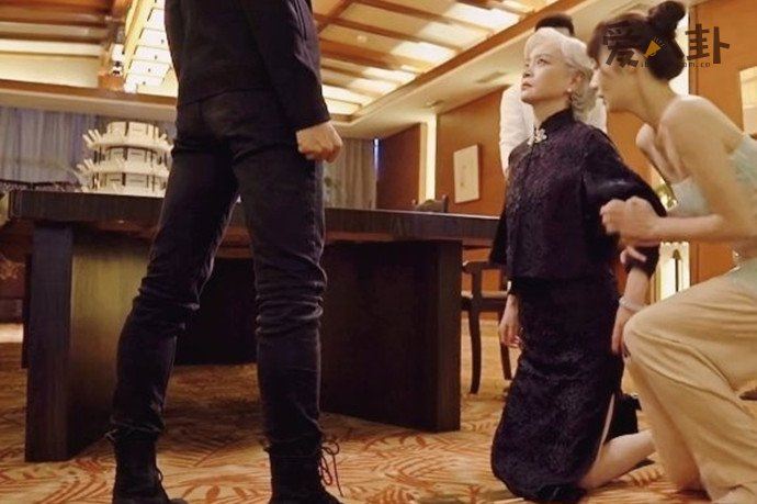 终极笔记霍仙姑下跪是哪一集 揭秘她向张起灵下跪的原因