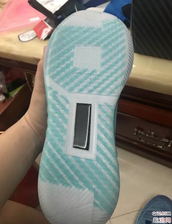 匹克霍华德3代黄蜂开箱测评 HD3黄蜂上脚图赏析