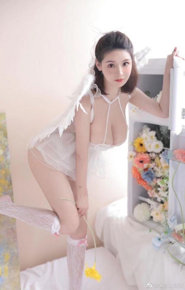 米兰大坏蛋微博发的硬照谁有,米兰大坏蛋早期视频典藏版资源