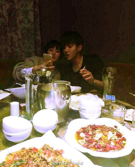 吴亦凡酒吧抽烟照曝光，吴亦凡与女子约炮截图曝光