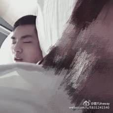 吴亦凡酒吧抽烟照曝光，吴亦凡与女子约炮截图曝光