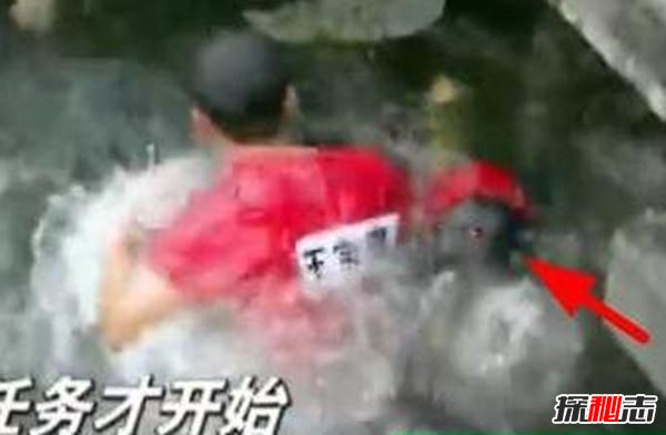 跑男五大灵异事件 跑男合照多出一只手（谣言）