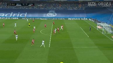 西甲-皇马5-2塞尔塔 本泽马3射1传 卡马文加首秀破门