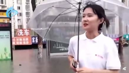 女记者报道商户被淹忍不住哭了 这是什么情况??