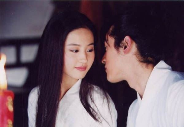 刘亦菲在访谈中提起胡歌,刘亦菲和胡歌是什么关系