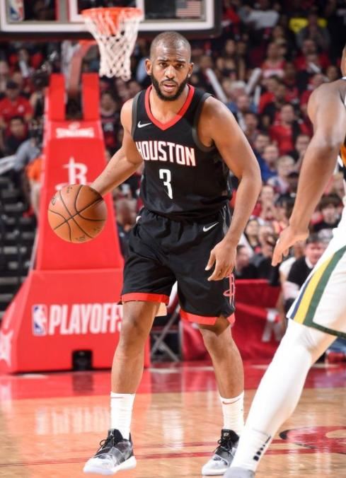 淘汰湖人后，保罗为什么死死拿着球，进行怒吼宣泄呢？