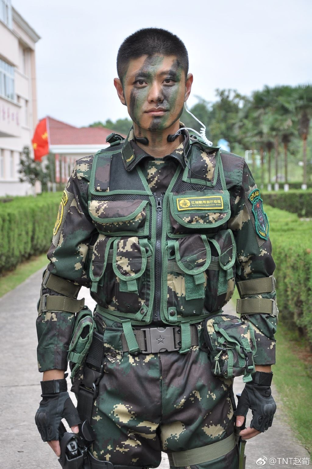 赵荀现在生活状况如何能走路了吗，他拍戏坠楼是怎么回事？