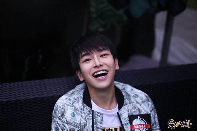 彭昱畅承认恋情 女方是谁错认张婧仪两人为何会被误会