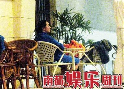 47岁蒋雯丽近照，体态丰腴，老公车震出轨后，被曝包养小鲜肉