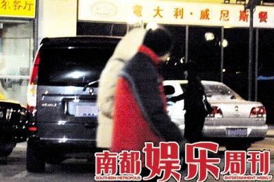 47岁蒋雯丽近照，体态丰腴，老公车震出轨后，被曝包养小鲜肉