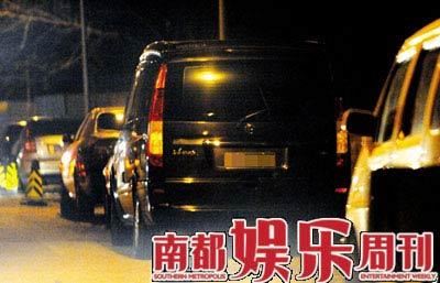 47岁蒋雯丽近照，体态丰腴，老公车震出轨后，被曝包养小鲜肉
