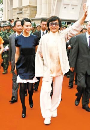 盘点成龙与范冰冰的十大亲密照（图）