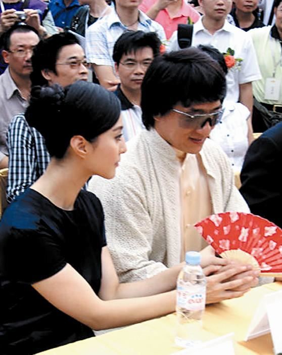 盘点成龙与范冰冰的十大亲密照（图）