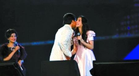 盘点成龙与范冰冰的十大亲密照（图）