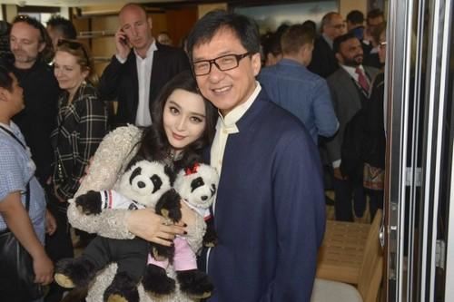 盘点成龙与范冰冰的十大亲密照（图）