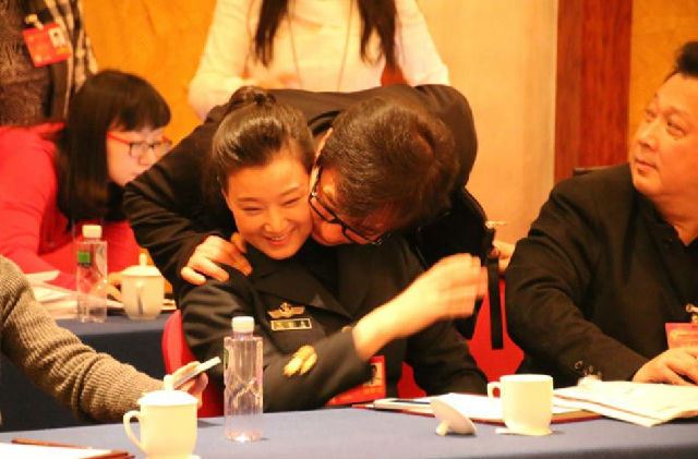 成龙爱发骚：与宋祖英起腻很扎眼!