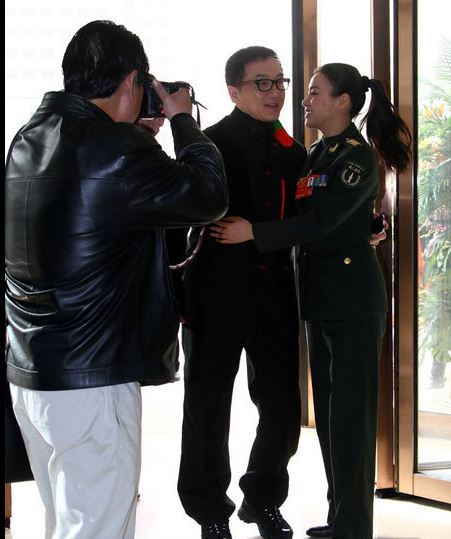 成龙爱发骚：与宋祖英起腻很扎眼!