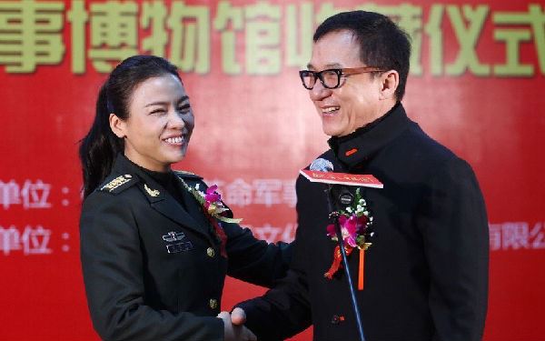 成龙爱发骚：与宋祖英起腻很扎眼!