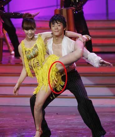 柳岩整容前旧照爆乳走光露底照（图）