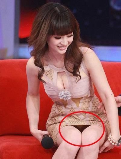 柳岩整容前旧照爆乳走光露底照（图）