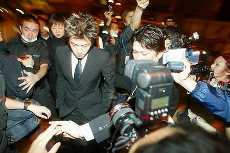 张国荣出殡现场百位大牌明星哀悼（图）