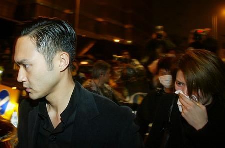 张国荣出殡现场百位大牌明星哀悼（图）