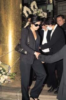 张国荣出殡现场百位大牌明星哀悼（图）