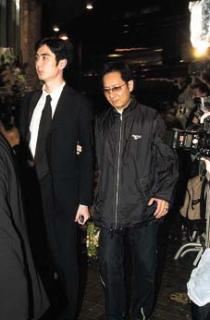 张国荣出殡现场百位大牌明星哀悼（图）