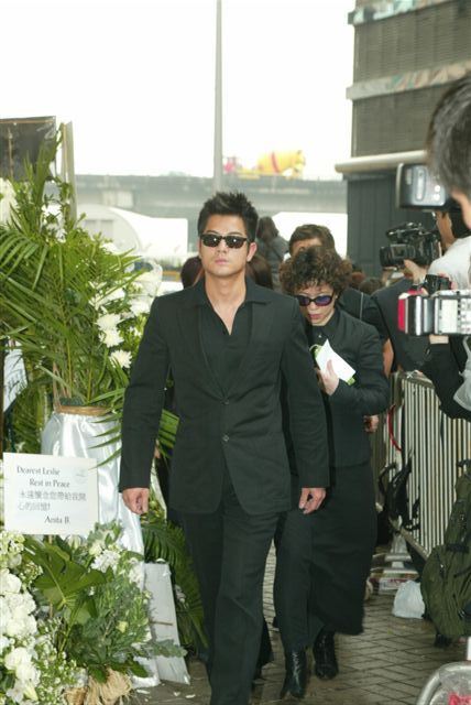 张国荣出殡现场百位大牌明星哀悼（图）