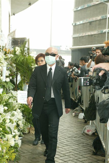 张国荣出殡现场百位大牌明星哀悼（图）