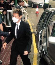 张国荣出殡现场百位大牌明星哀悼（图）