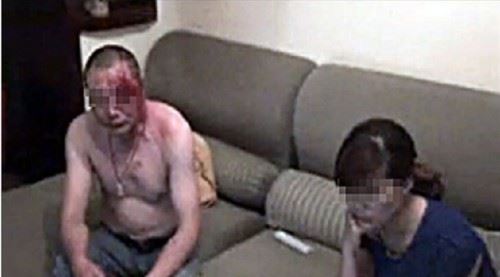 网传四川一官员被捉奸 上身赤裸满脸鲜血