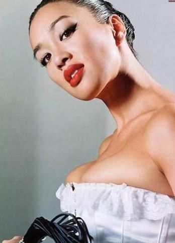 性感女神钟丽缇早年大尺度写真曝光(图)