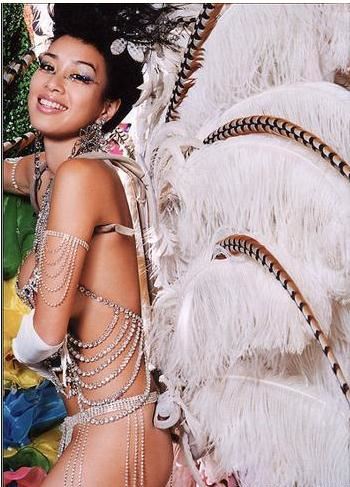 性感女神钟丽缇早年大尺度写真曝光(图)