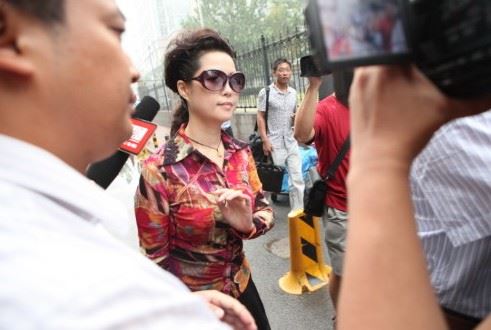 李某案庭审第二天：梦鸽到场遭辱骂