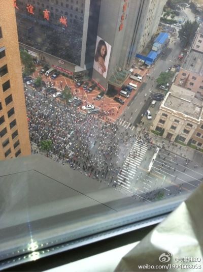 大连十万民上街 抗议巨毒化工厂【组图】