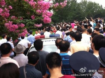 大连十万民上街 抗议巨毒化工厂【组图】